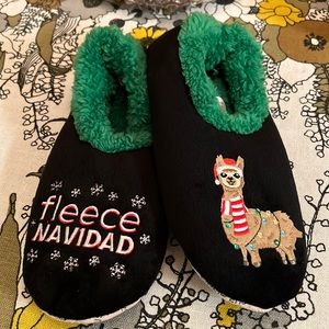 🎄 Fleece Navidad 🎄🦙 cute new slippers, size M